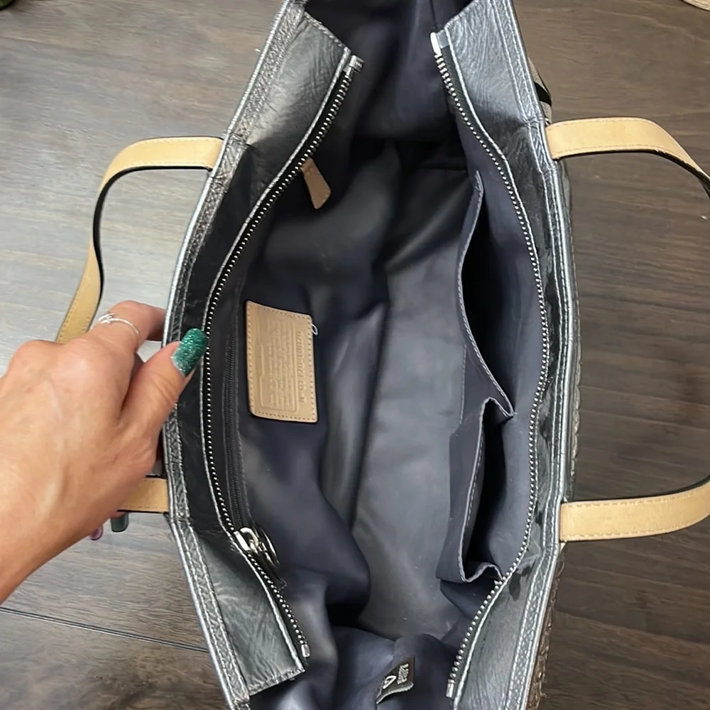 Black and silver coach purse - Picture 5 of 10